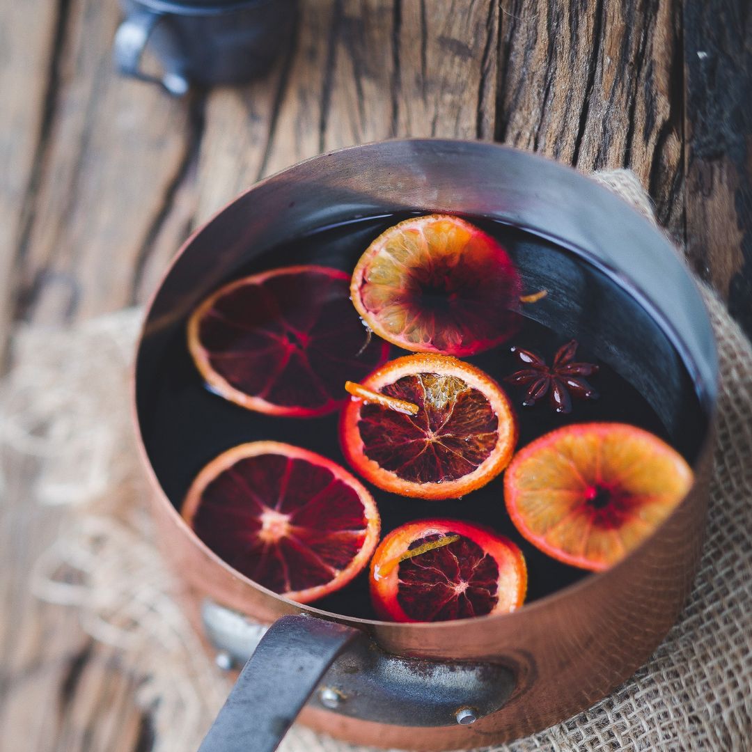 Cocktail mit Zirbe und Birne Weihnachten Glühwein Glühgin Weihnachtsmarkt Winter Heißgetränk